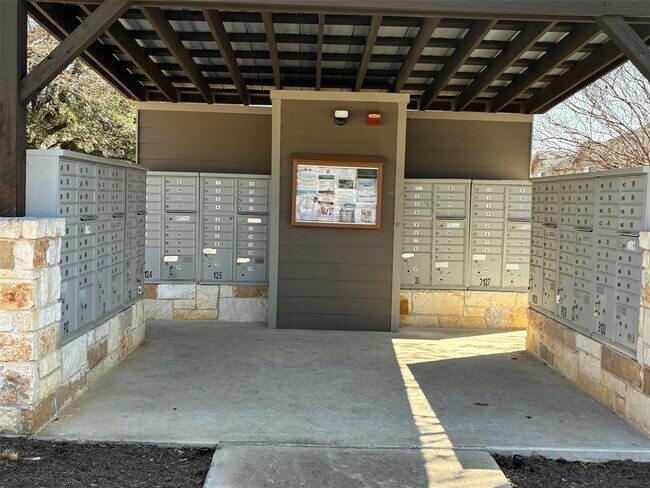 Building Photo - 9201 Brodie Ln