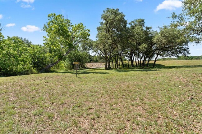 Building Photo - 700 Rogart Dr