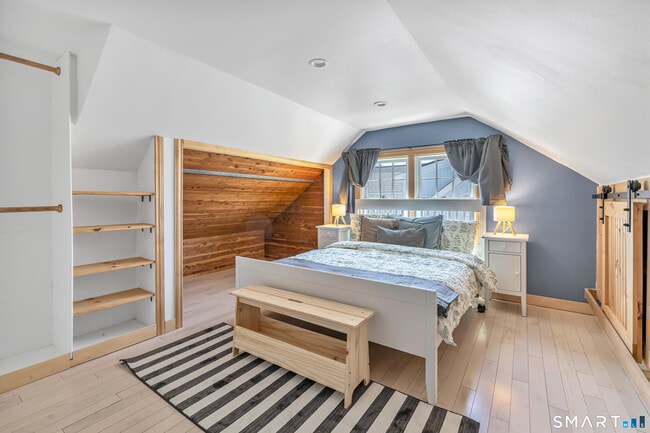 Building Photo - 855 Riverside Dr