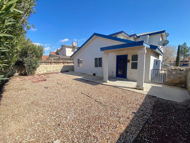 Building Photo - West El Paso 5bed Refrig A/C Home
