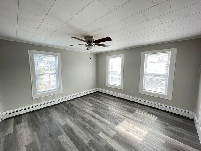 Building Photo - 336 Amherst St
