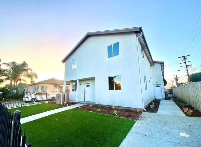 Building Photo - 84(1019E)