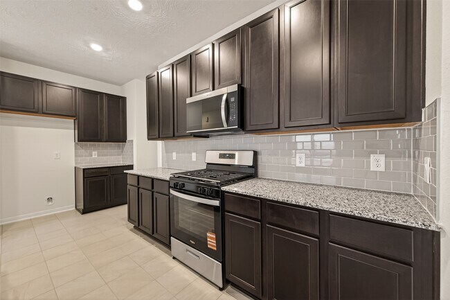 Building Photo - 814 Mustang Rdg Ter