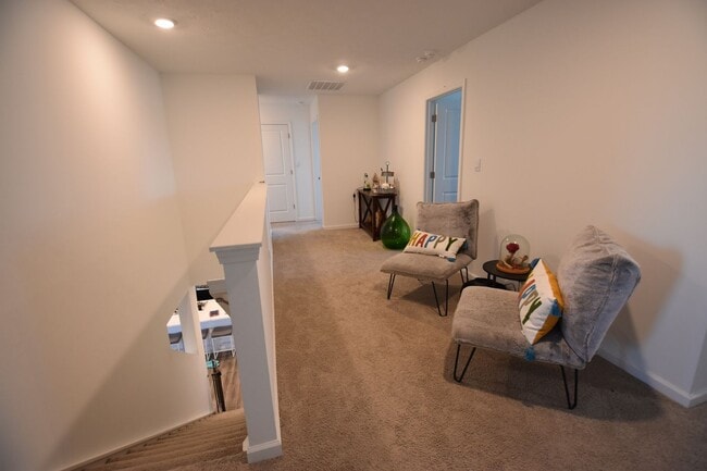 Building Photo - Five Bedroom Home in Greenfield for Rent