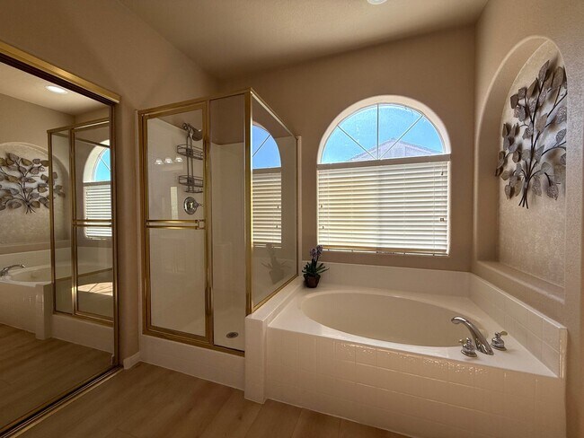 Building Photo - 2-Story Home  3 bedroom 2.5 bath in Gated Southern Highlands