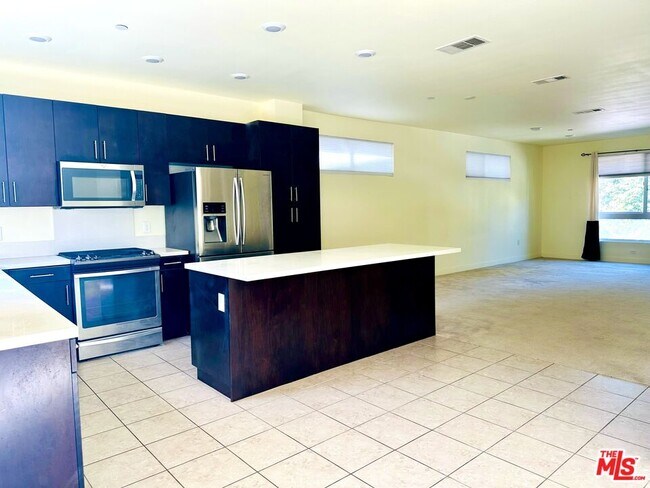 Building Photo - 2581 Arvia St