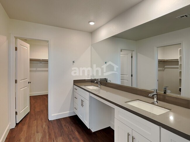 Building Photo - 260 Yasmin Daylily Pl