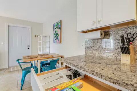 Building Photo - 713 Penn St