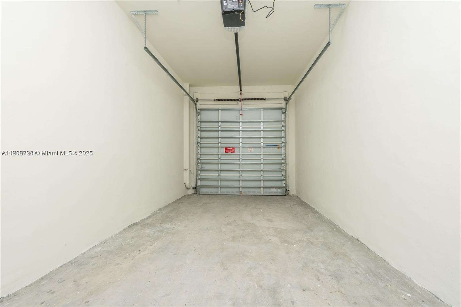 Building Photo - 10245 NW 63rd Ter