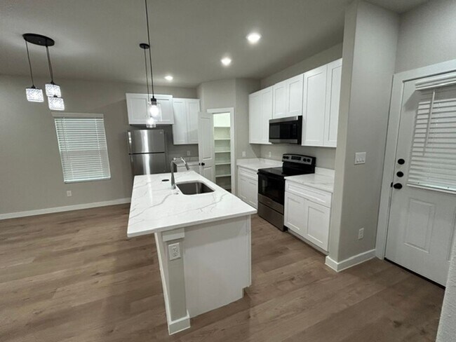 Building Photo - 9007 Glen Mont Dr