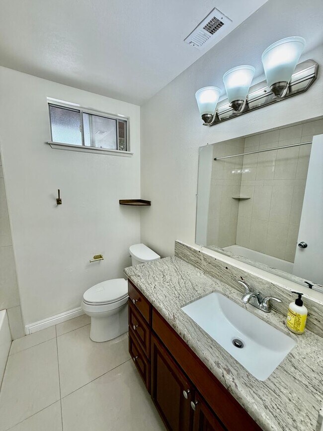 Building Photo - 3466 Siskiyou Cir