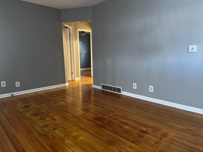 Building Photo - 2223 Falls Ave