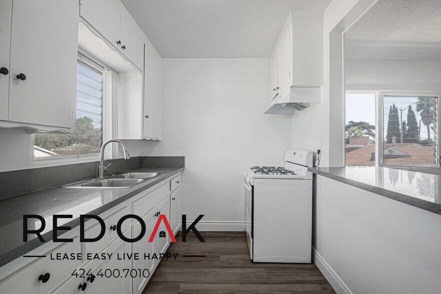 Building Photo - 115 W Market St