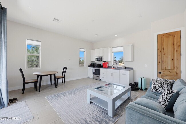 Building Photo - 6896 E Lomas Verdes Dr