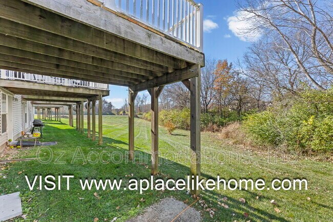 Building Photo - 2216 SW Rambling Vine Rd