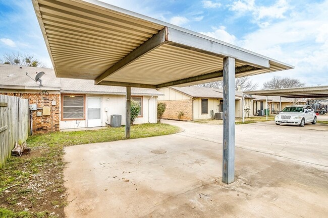 Building Photo - 2521 Indigo Ln