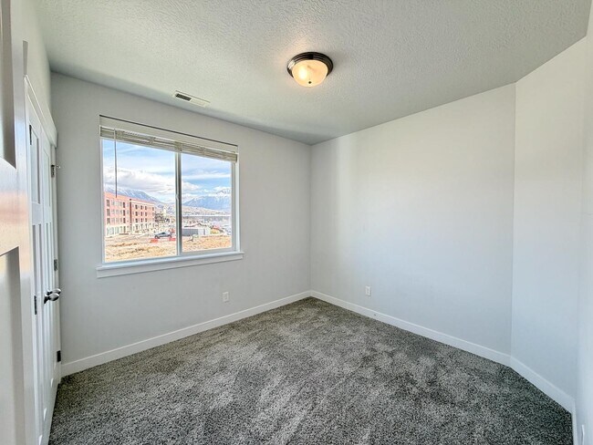Building Photo - 738 N 260 W