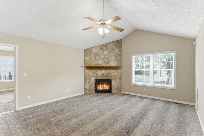 Building Photo - 144 Stone Henge Ln