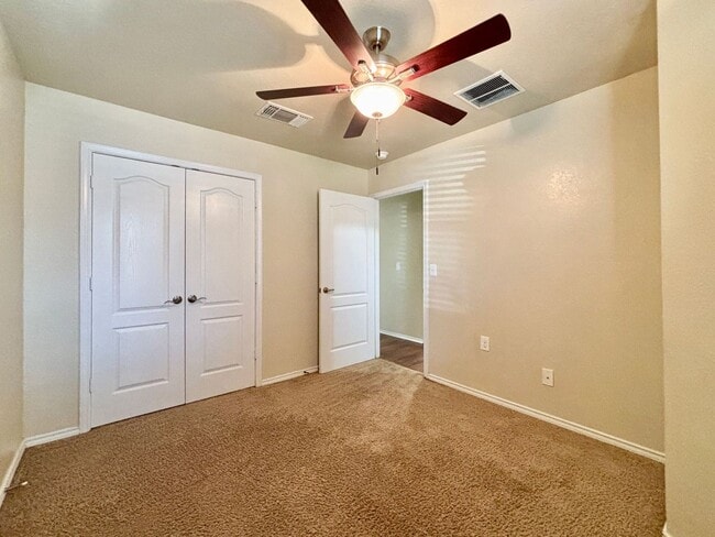 Building Photo - Bright and Open 4 bedroom 2 bath Single Story Home on the NE side of SA!