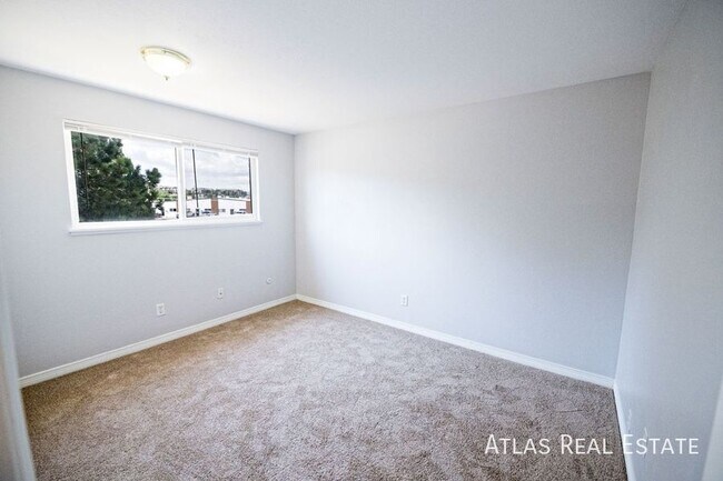 Building Photo - 950 Bishop Ct