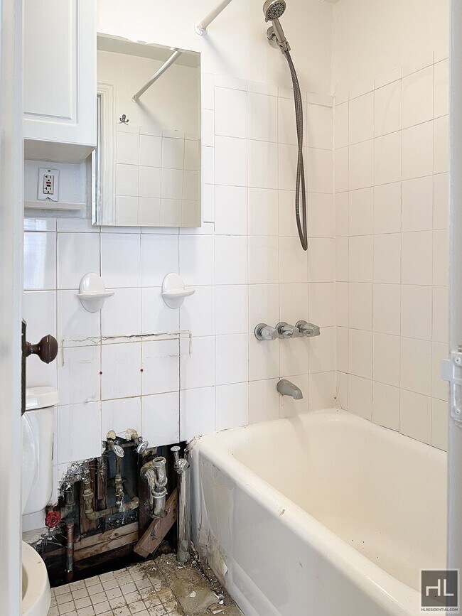 Building Photo - GREENWICH AVENUE