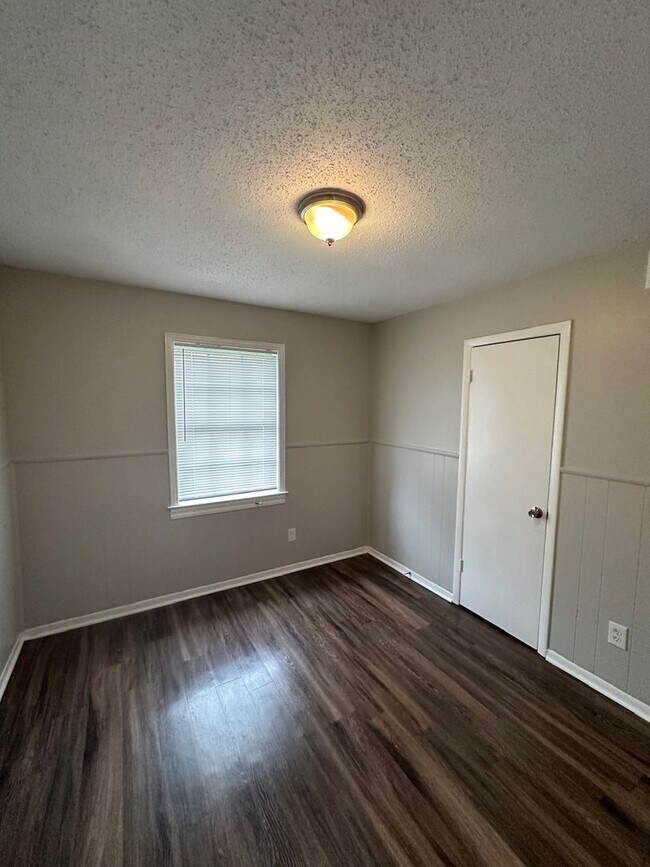 Building Photo - 4212 Cochese Rd