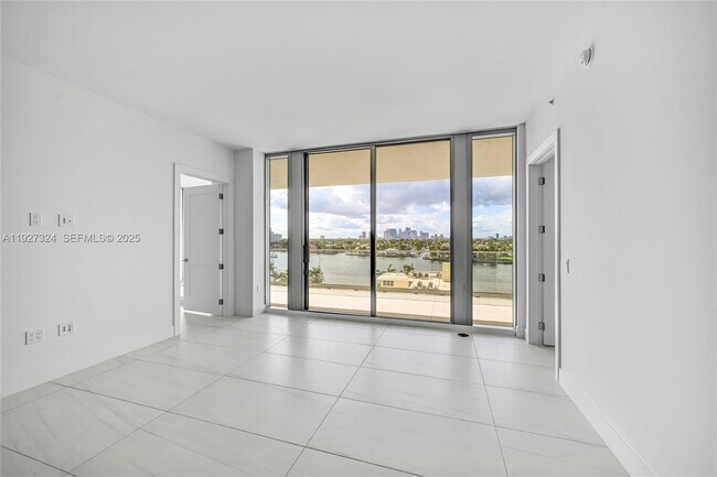 Building Photo - 153 N Seabreeze Blvd