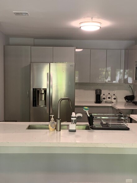 Building Photo - 10902 NW 83rd St