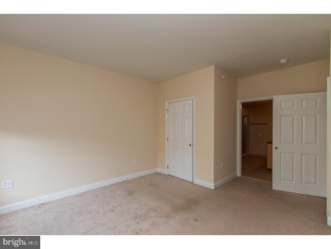 Building Photo - 500 Admirals Way