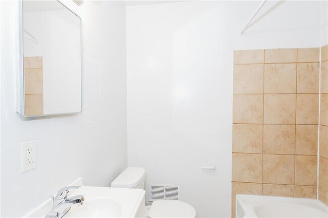 Building Photo - 1678 Bagpipe Pl