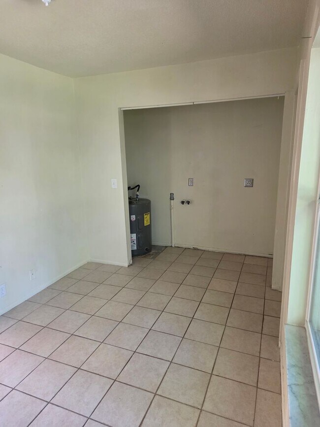 Building Photo - 3/2 DUPLEX