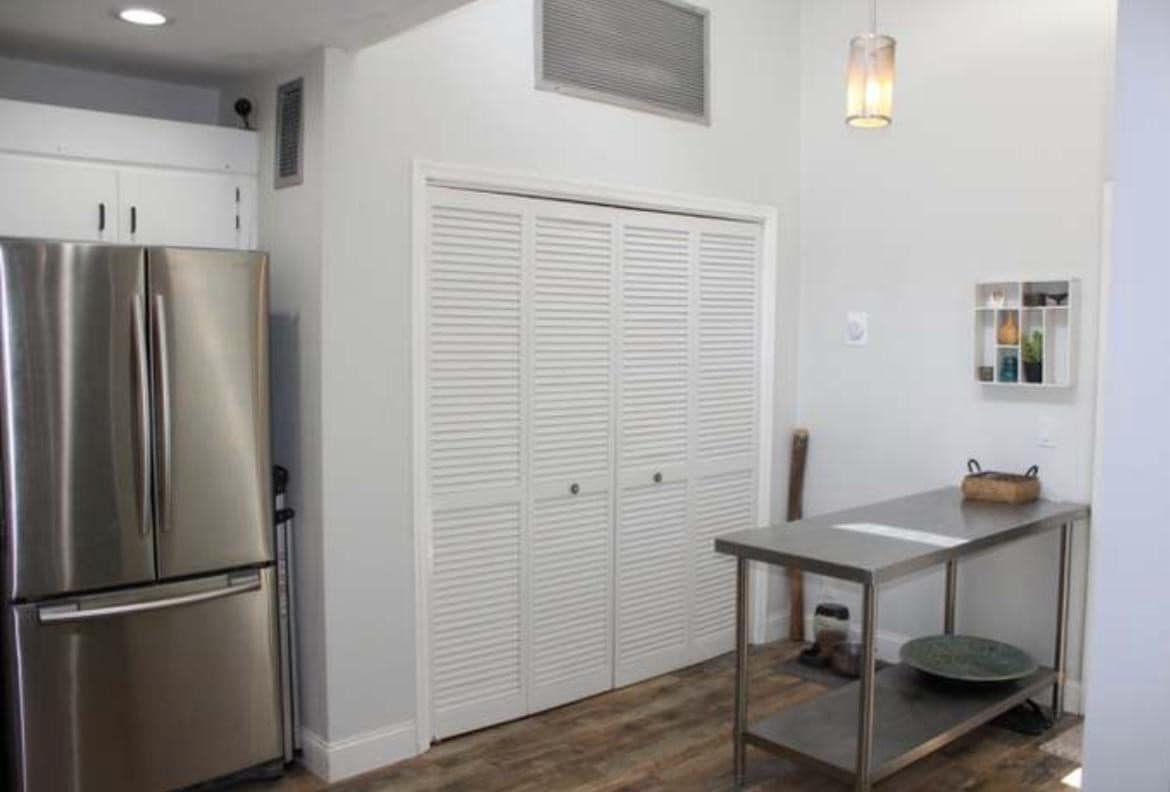 Laundry Area - 1800 Embassy Dr