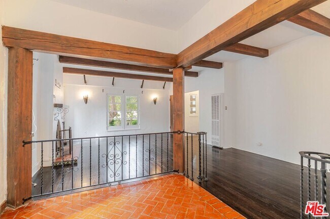 Building Photo - 1132 N Vista St