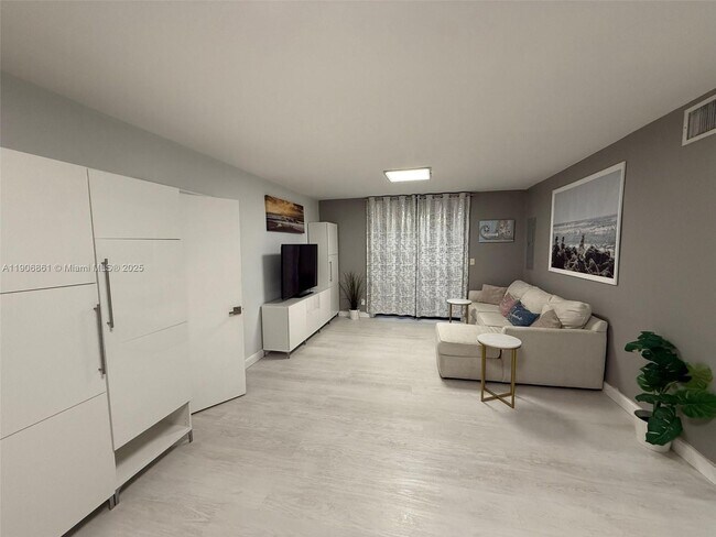 Building Photo - 245 189th Terrace