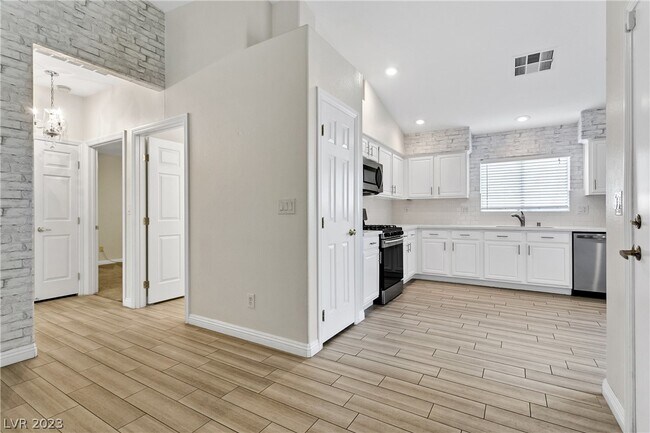 Building Photo - 5370 Cholla Cactus Ave