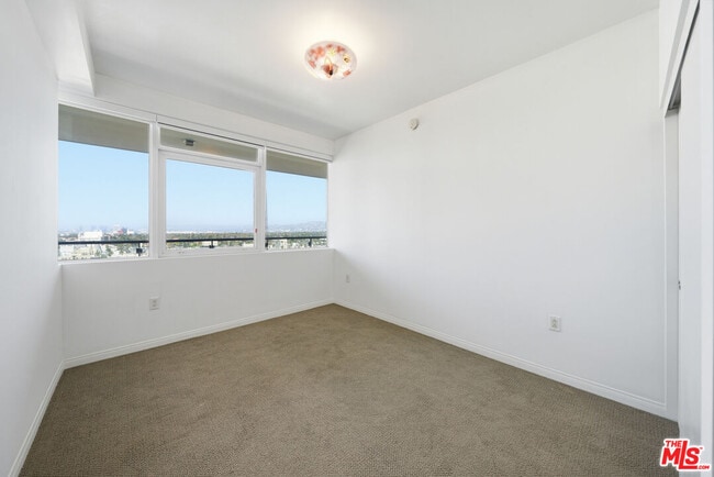Building Photo - 3785 Wilshire Blvd
