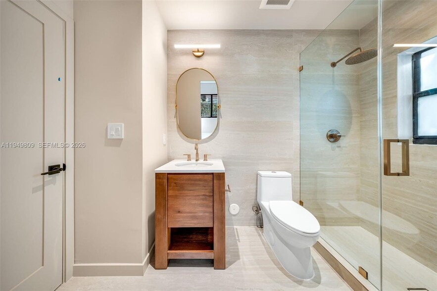 Building Photo - 2625 SW 32nd Ct