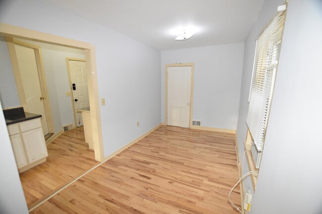 Building Photo - 457 Talma St