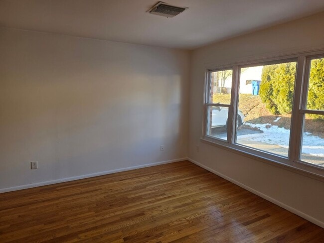 Building Photo - For Rent