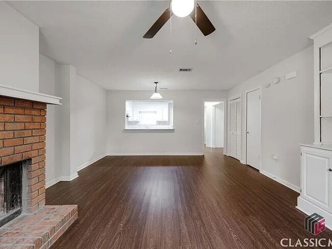 Building Photo - 207 Highland Park Dr