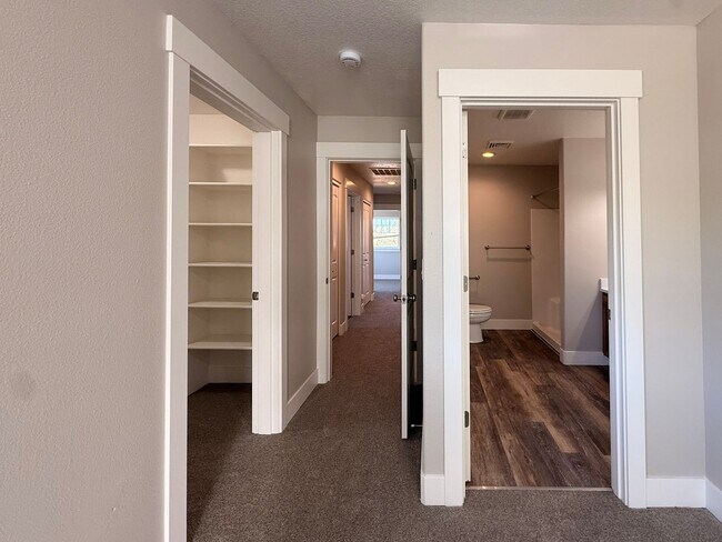 Building Photo - BIGFIR1069-1071