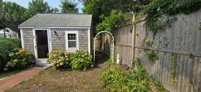 Building Photo - Cottage style studio unit for one adult only.