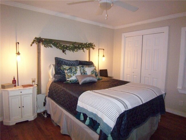 Building Photo - 125 King St