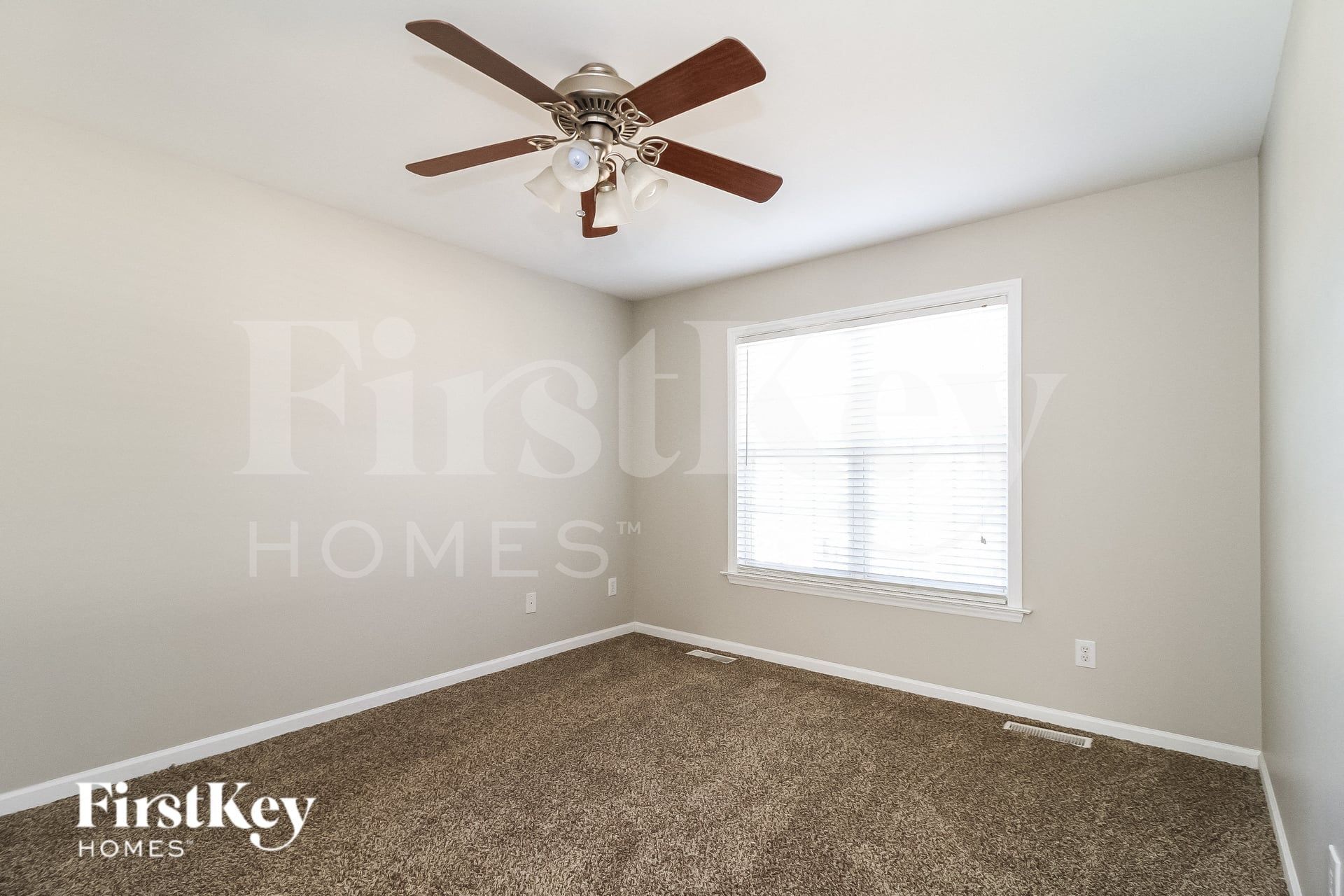 Building Photo - 2487 Somerset Pl Dr