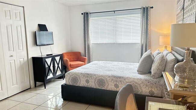 Building Photo - 4046 NW 19th St