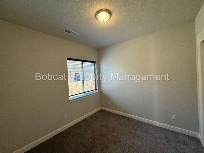 Building Photo - 925 Cranfield Ct