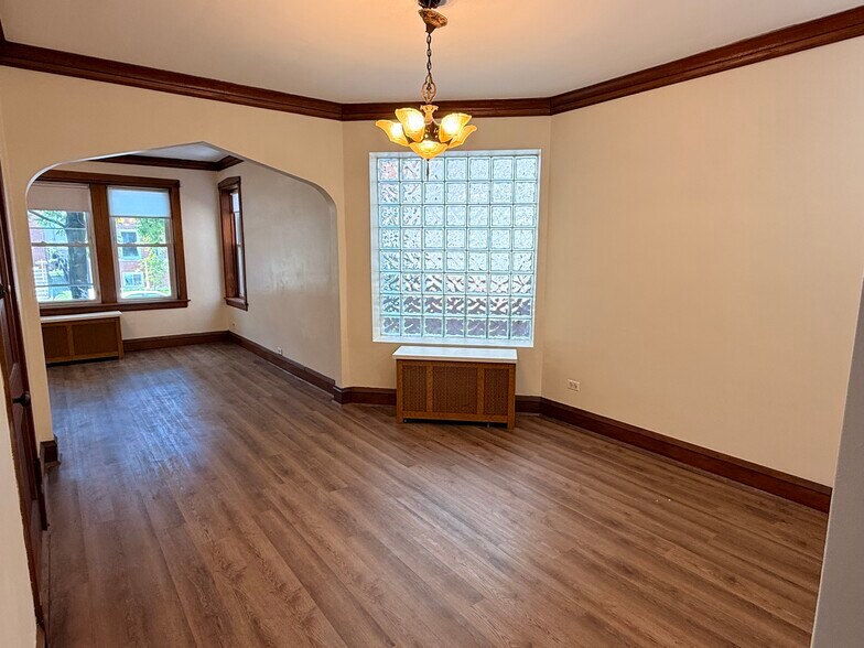 Building Photo - 3423 N Ridgeway Ave