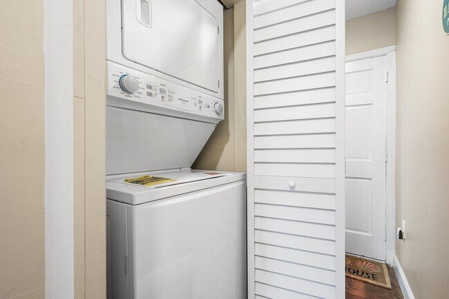 Building Photo - 314 S Palmway