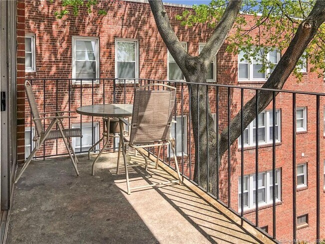 Building Photo - 87 Glenbrook Rd