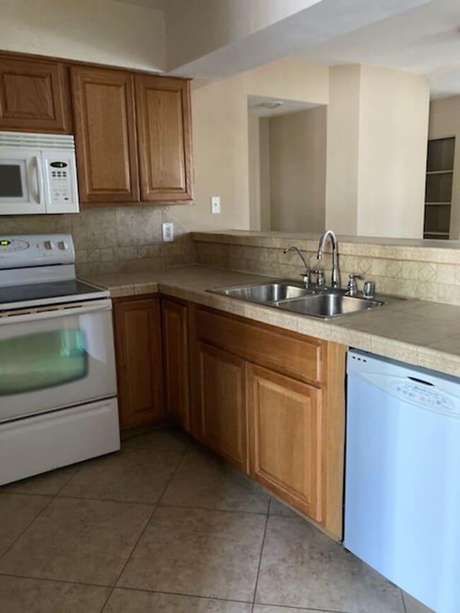 Building Photo - 2060 Mesquite Ln